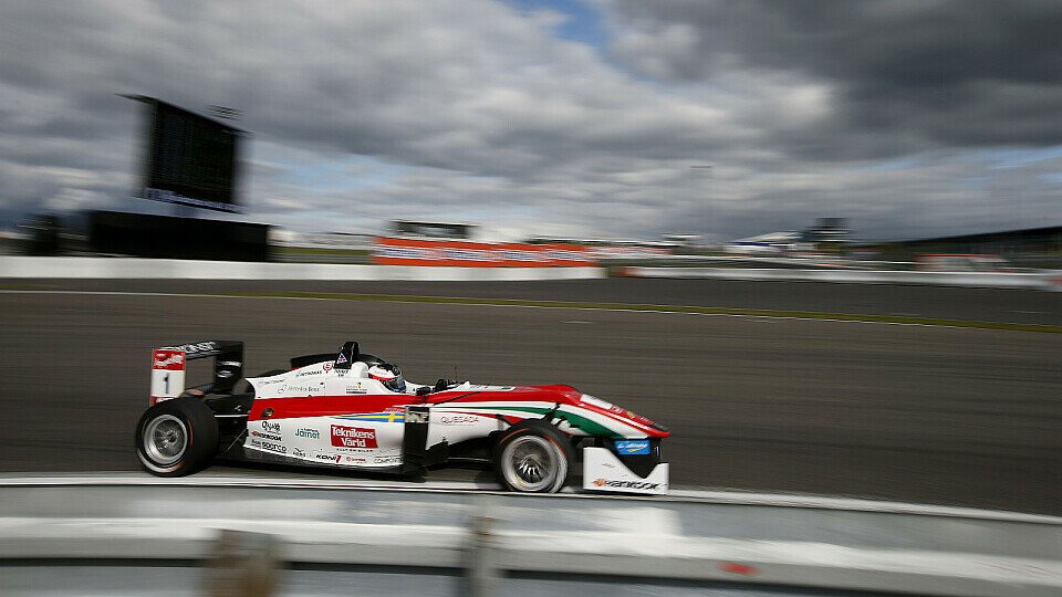 Felix Rosenqvist zeigte am Freitag groß auf, Foto: Formel 3 EM