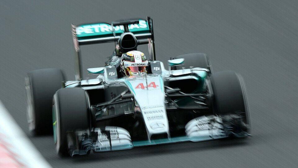 Hamilton startet in Japan von Platz zwei - ein Crash Kvyats brachte den Briten um seinen Konter gegen Rosberg, Foto: Sutton