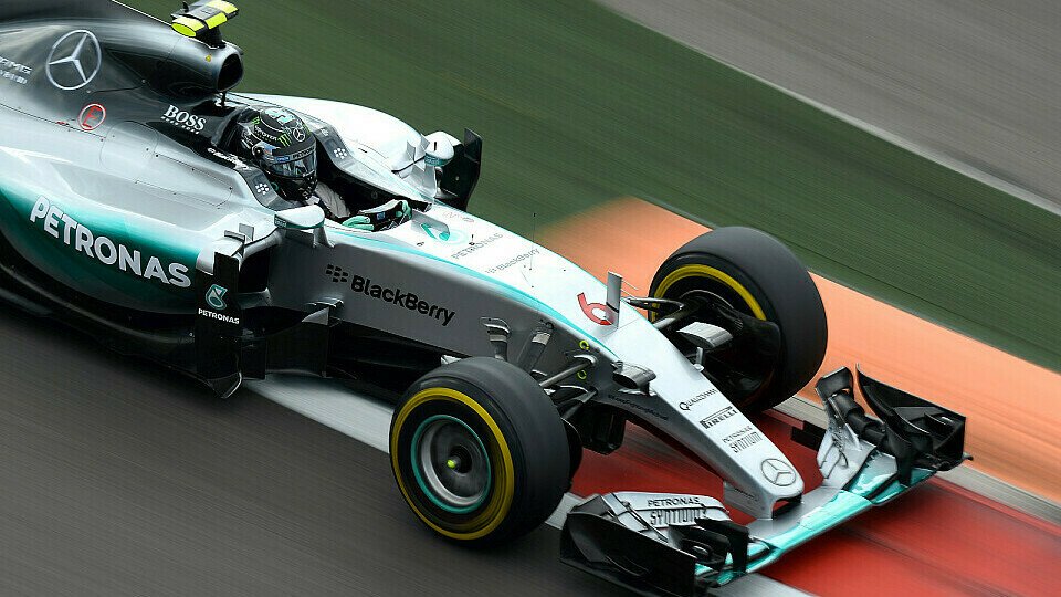Nico Rosberg setzt sich zum zweiten Mal in Folge gegen Lewis Hamilton durch, Foto: Sutton