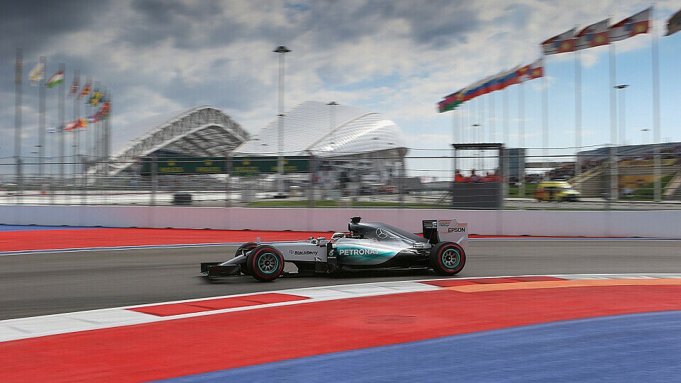 Lewis Hamilton setzt beim Russland GP auf die ersten 1000 Meter nach dem Start, Foto: Sutton