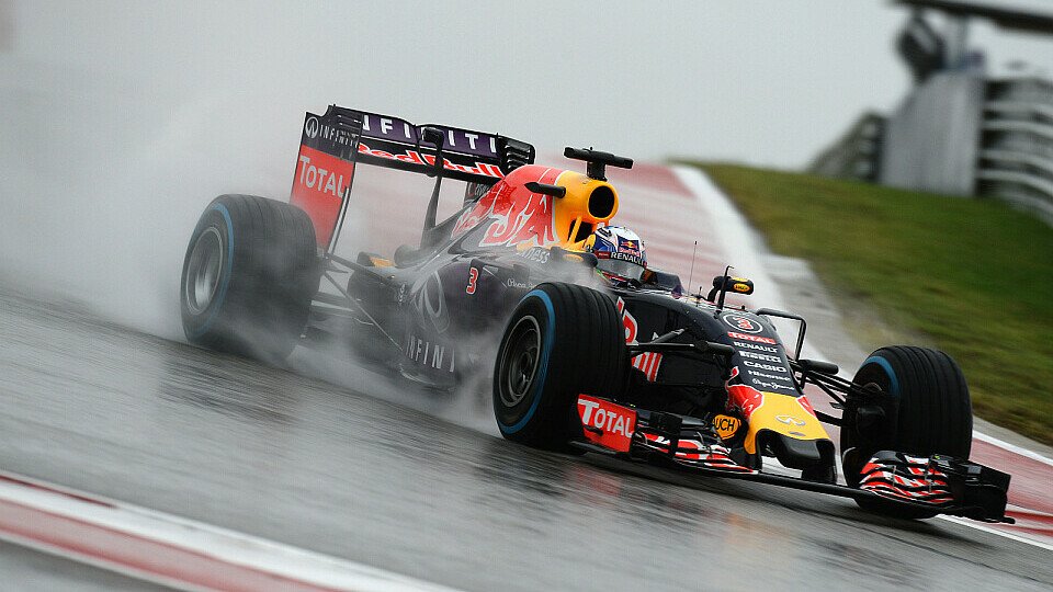 Daniel Ricciardo kämpft sich durch den Regen von Austin - und hat später noch einen Tanzauftritt in der Boxengasse., Foto: Sutton