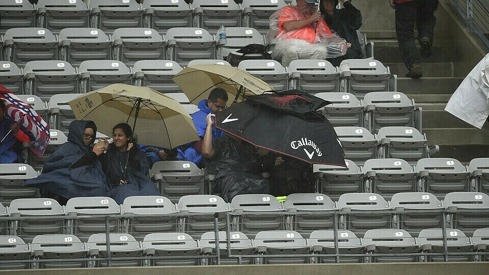 Klägliches Bild auf den Rängen des COTA: Wegen Regen und Mexiko GP kamen 6000 Zuschauer wengier als 2014, Foto: Sutton