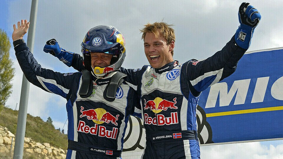 Andreas Mikkelsen feiert seinen ersten WRC-Sieg in Spanien, Foto: Volkswagen Motorsport