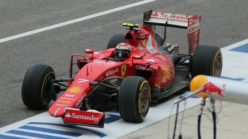 Kimi Räikkönen crashte seinen Ferrari beim US GP in Austin in eine Werbebande, Foto: Sutton