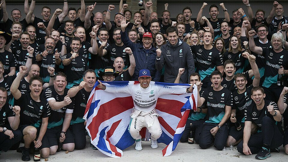 Lewis Hamilton gewann mit Mercedes zwei WM-Titel, Foto: Mercedes-Benz