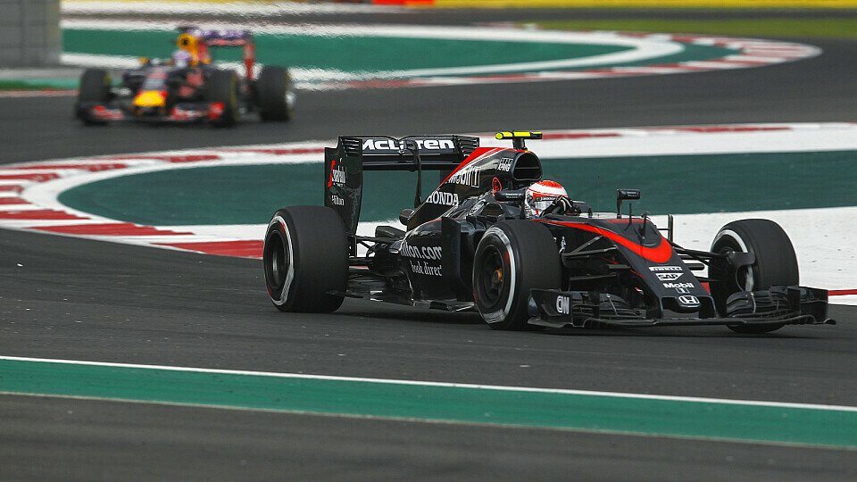 Die Fronten zwischen Red Bull und McLaren scheinen verhärtet, Foto: Sutton