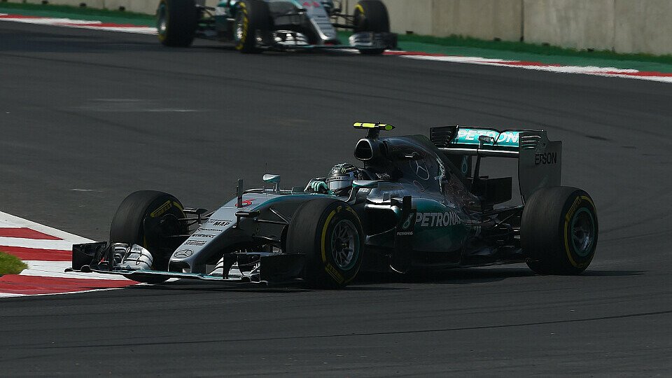 Hamilton: Mercedes zu nett zu Rosberg, Foto: Sutton