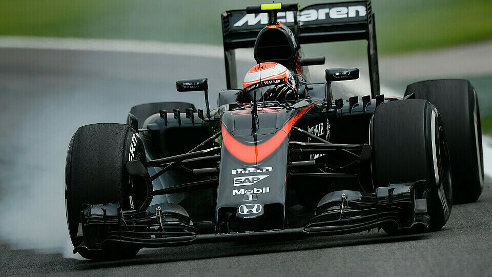Das gewohnte Bild am Freitag: McLaren schneidet dürftig ab., Foto: Sutton