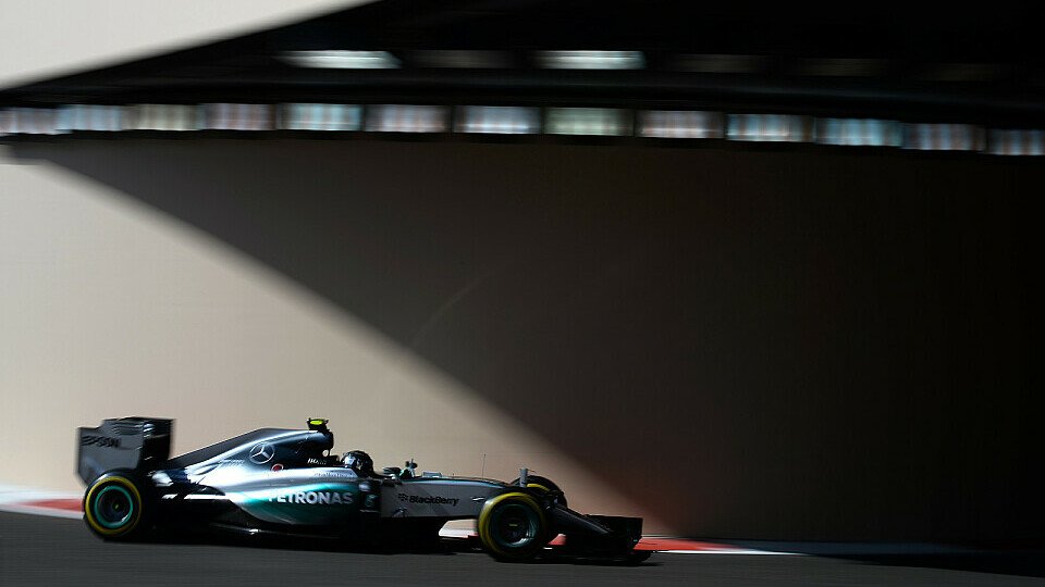 Rosberg konnte Hamilton hinter sich halten, Foto: Sutton