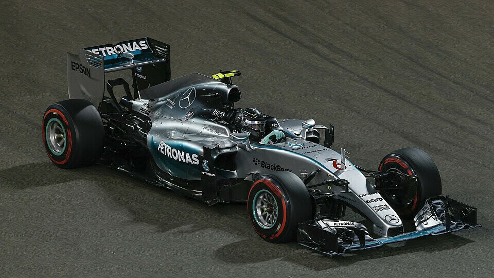 Nico Rosberg will den Streitigkeiten mit Lewis Hamilton keinerlei Aufmerksamkeit mehr schenken, Foto: Sutton