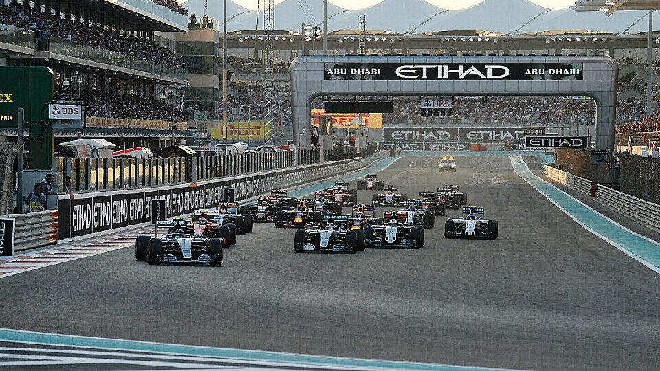 Rosberg bog auch in Abu Dhabi als Erster in die erste Kurve ein, Foto: Sutton