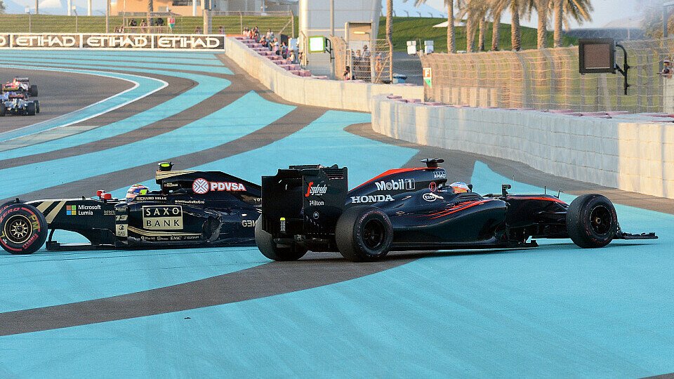 Startcrash zwischen Maldonado und Alonso, Foto: Sutton