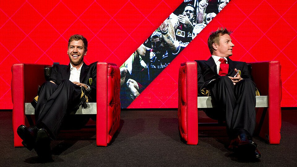 Sebastian Vettel und Kimi Räikkönen machen es sich in ihren Sitzschalen-Sesseln bequem, Foto: Ferrari