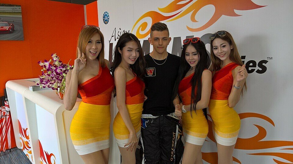 Keine Punkte, aber nette Mädels: Giorgio Maggi beim 3h Rennen in Thailand, Foto: Asian Le Mans Series
