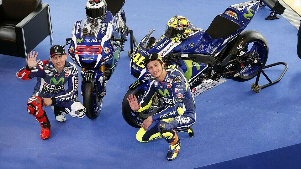 Nur bei öffentlichen Auftritten für Sponsoren reißen sich Rossi und Lorenzo am Riemen, Foto: Yamaha