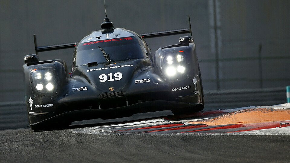 Porsche testete in Abu Dhabi die neuen Reifenmischungen für die Saison 2016, Foto: Porsche
