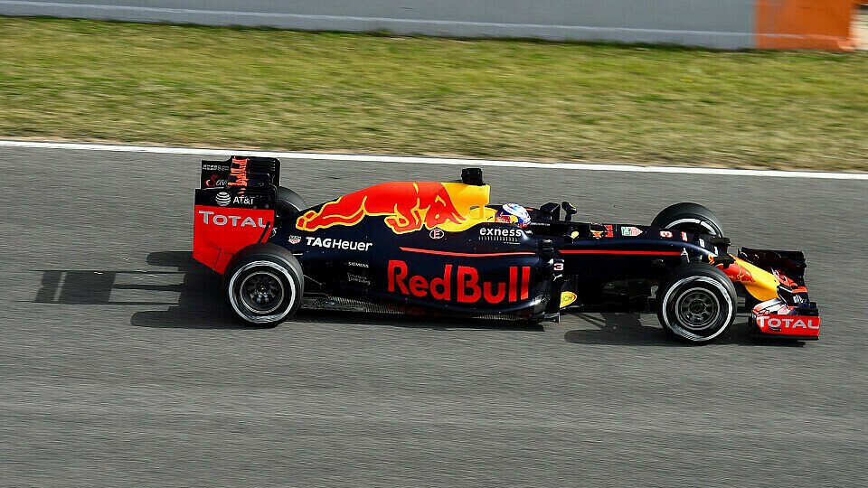 Der RB12 mit Daniel Ricciardo am Steuer, Foto: Sutton