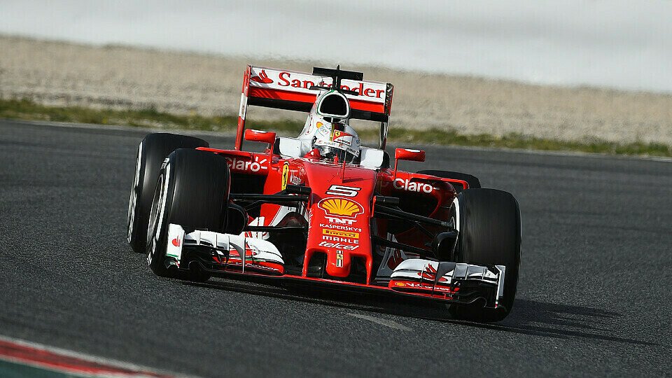 Sebastian Vettel am Steuer des Ferrari SF16-H, Foto: Sutton