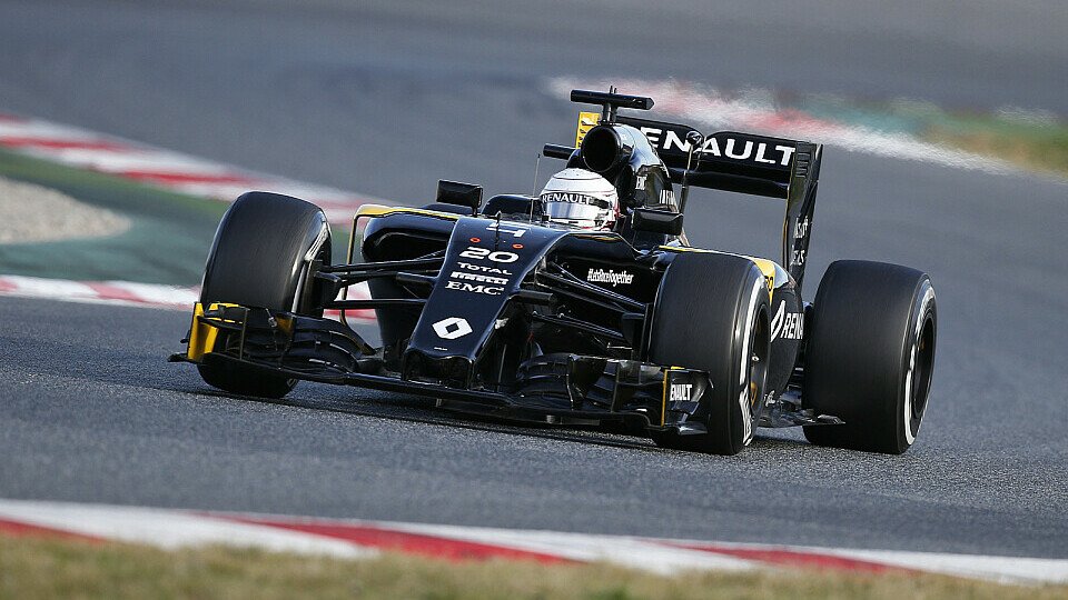 Bei den Testfahrten war der Renault noch schwarz, Foto: Sutton