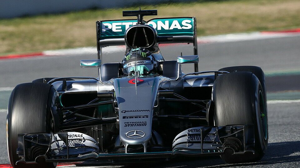 Lewis Hamilton und Nico Rosberg bekommen beim Formel-1-Saisonauftakt 2016 unterschiedliche Reifen, Foto: Mercedes-Benz