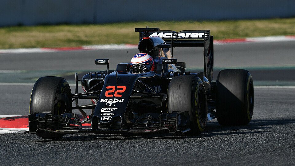 Kaum steht das erste Rennwochenende vor der Tür, gibt es wieder Probleme bei McLaren, Foto: Sutton