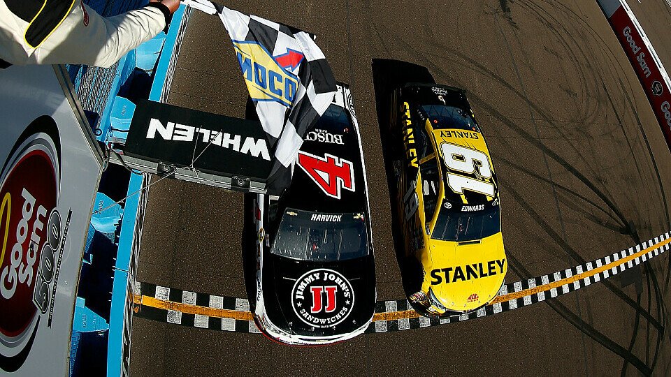 Zielfoto: Kevin Harvick gewinnt mit 0.010 Sekunden Vorsprung vor Carl Edwards, Foto: NASCAR