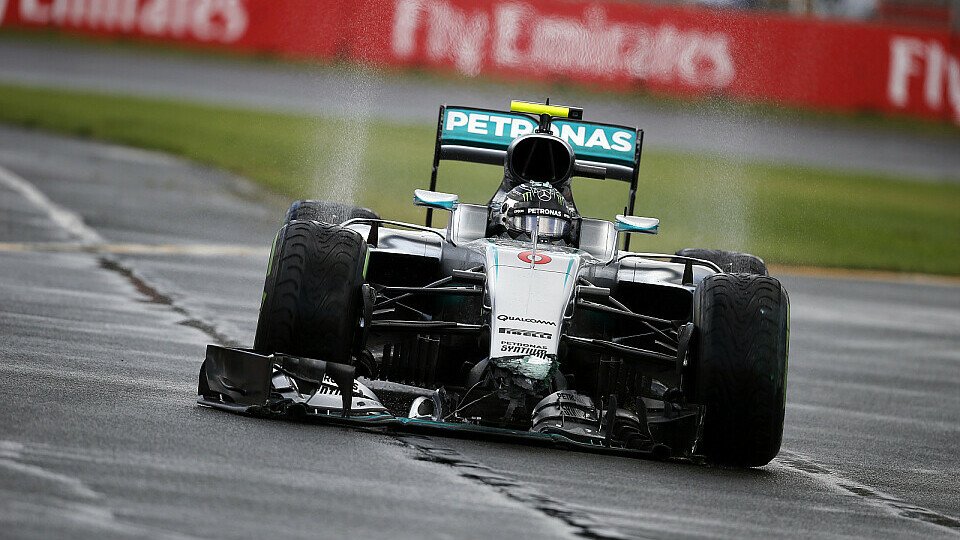 Nico Rosberg beschädigte den Frontflügel seines Mercedes in Australien, Foto: Sutton
