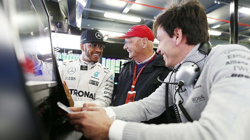 Niki Lauda verliert seine Wette gegen Toto Wolff - Hamilton sei Dank, Foto: Mercedes-Benz