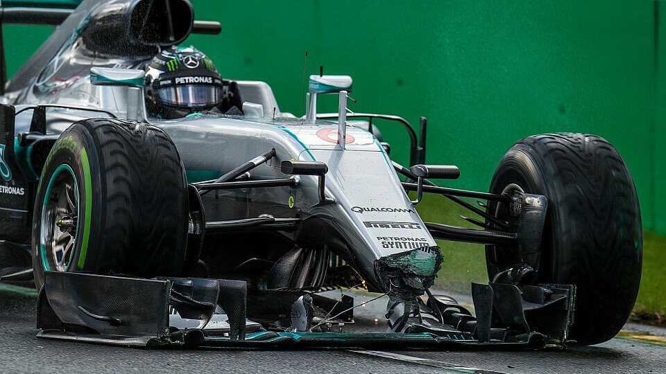 Nico Rosberg zerstörte sich bei seinem Crash im Australien-Training den Frontflügel, Foto: Sutton