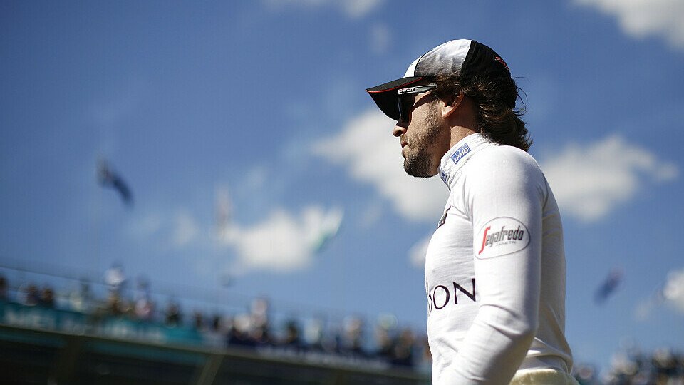 Fernando Alonso glaubt weiter und noch immer an den dritten WM-Titel, Foto: Sutton