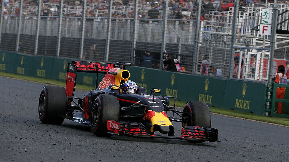 Daniel Ricciardo freute sich über sein bestes Ergebnis vor heimischem Publikum, Foto: Sutton