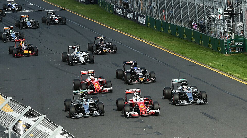 Beim Start sah Mercedes gegen Ferrari alt aus, Foto: Sutton