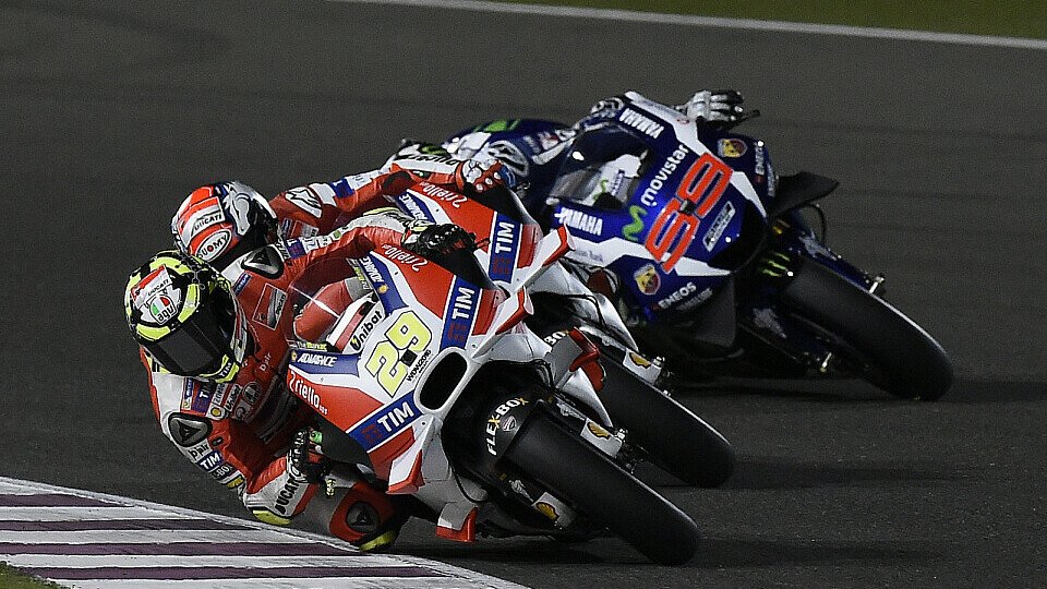 Flügel, so weit das Auge reicht - Iannone, Dovizioso und Lorenzo im Katar-GP, Foto: Ducati
