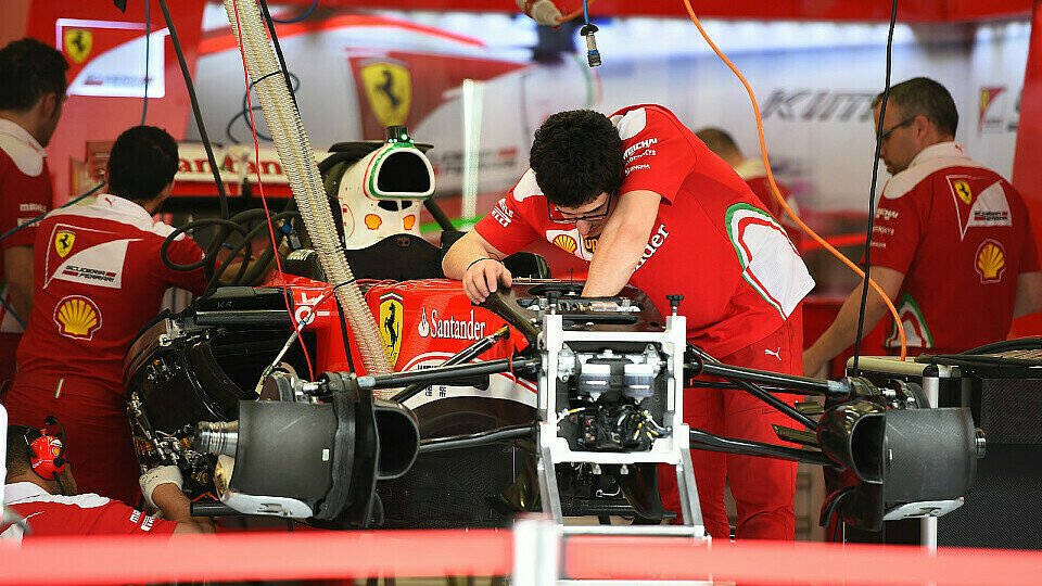 Sebastian Vettel muss in Russland wegen eines Getriebewechsels fünf Plätze nach hinten, Foto: Sutton