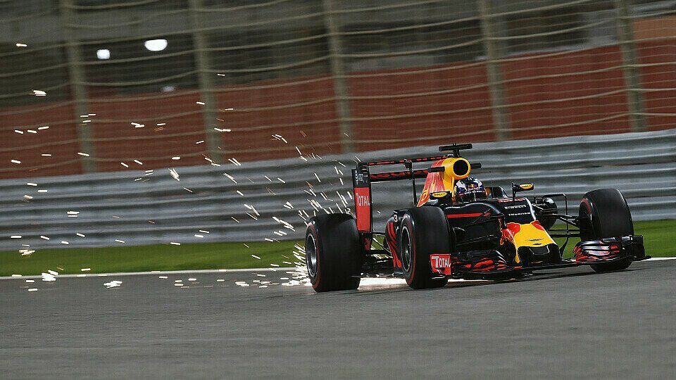 Cooler Funkenflug bei der Formel 1 in Bahrain - im deutschen Free-TV nicht zu sehen, Foto: Sutton