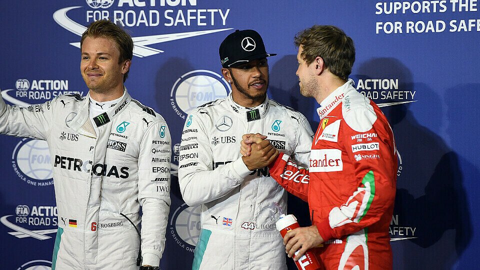Handshake der Multi-Weltmeister. Diesmal hat Hamilton Vettel geschlagen, Foto: Sutton