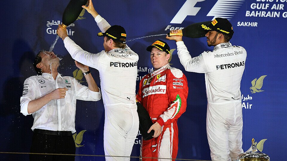 Kimi Räikkönen musste in Bahrain wohl oder übel wieder mit Rosenwasser vorlieb nehmen, Foto: Sutton