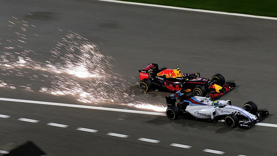 Die Funken und die Fetzen flogen beim Bahrain GP der Formel 1 2016, Foto: Sutton