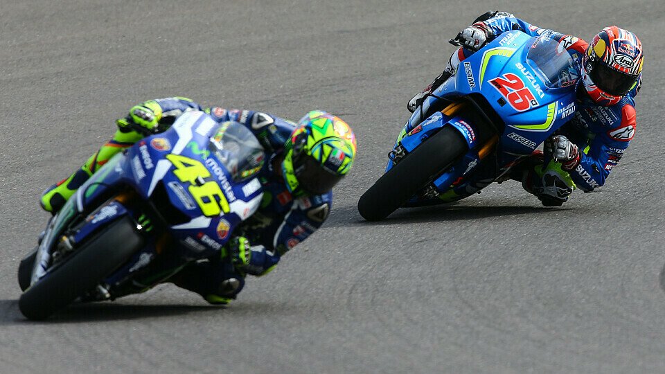 Auf der Strecke duellierten sich Rossi und Vinales bereits, Foto: Suzuki