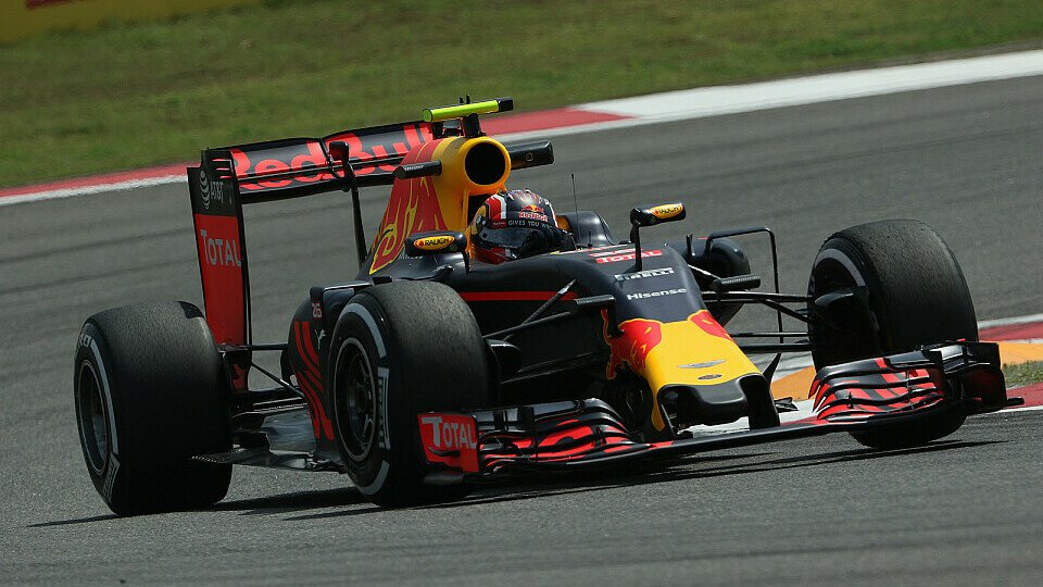 Bei Red Bull glaubt man nicht so recht an das Motoren-Abkommen, Foto: Sutton