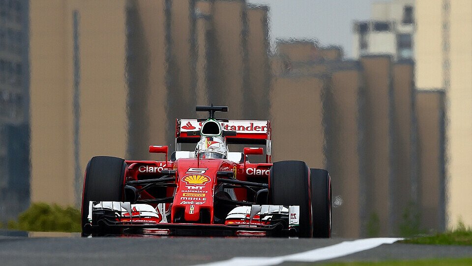 Sebastian Vettel setzt am Freitagnachmittag die zweitbeste Zeit, Foto: Sutton