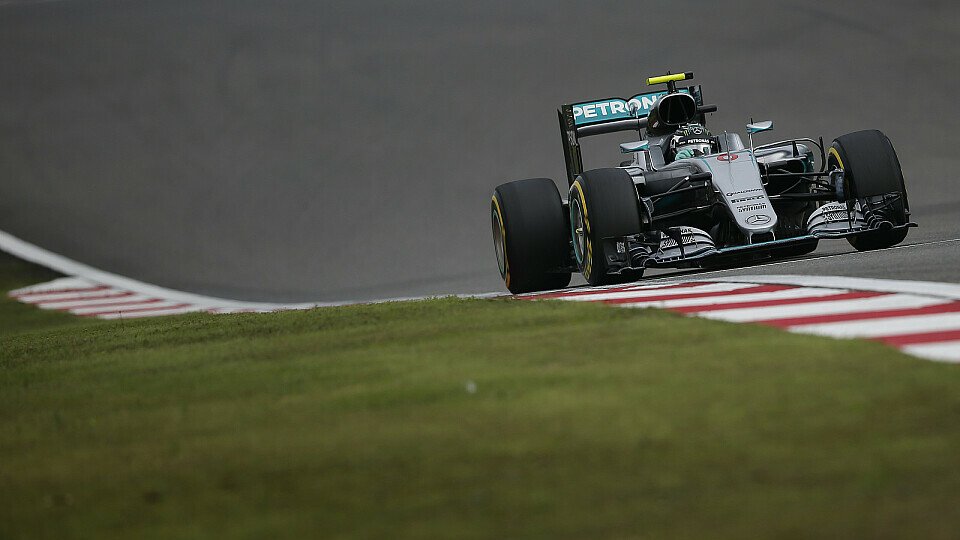 Nico Rosberg kann dem Rennsonntag in Shanghai dank Pole und Reifenvorteil gelassen entgegenblicken, Foto: Sutton