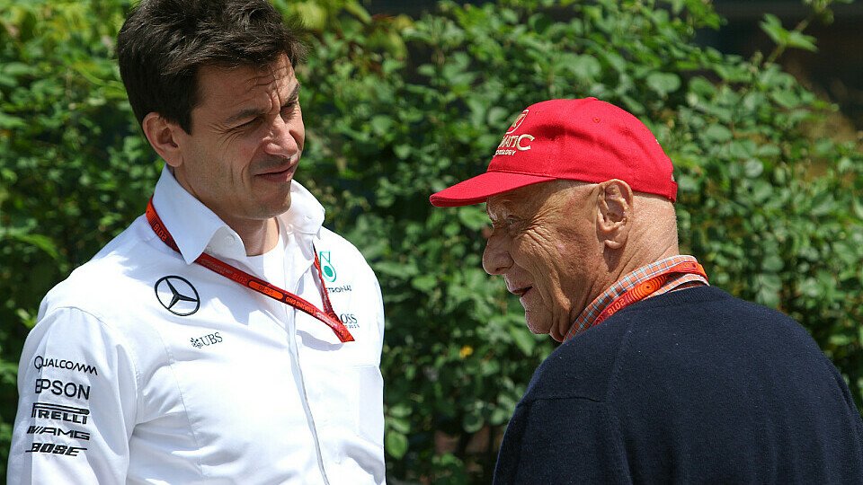 Mercedes-Teamchef Toto Wolff schickte eine Nachricht an die schwer erkrankte Formel-1-Legende Niki Lauda, Foto: Sutton