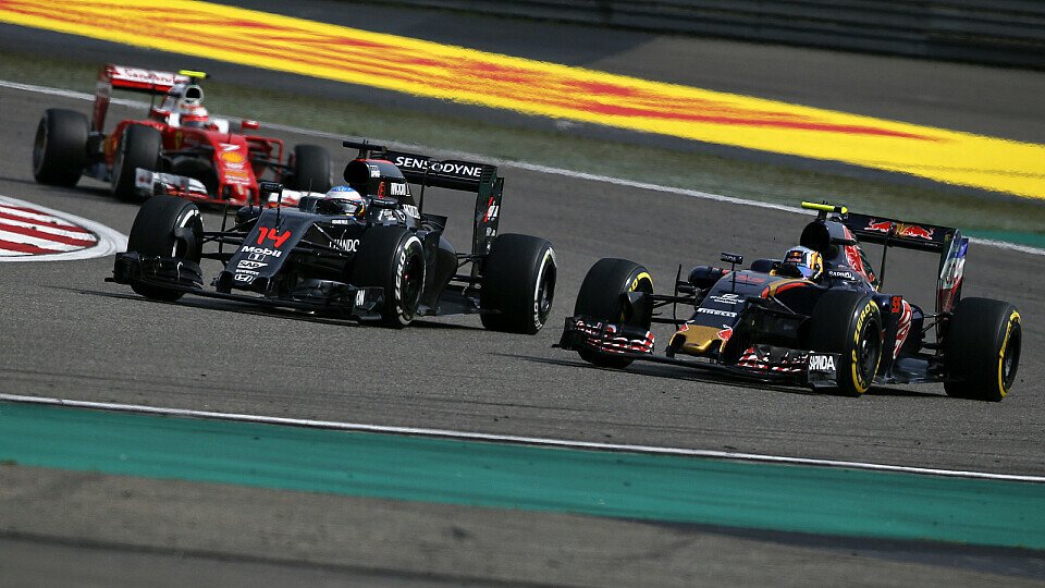 Fernando Alonso lernte viel über das Auto und auch seinen Körper, Foto: Sutton