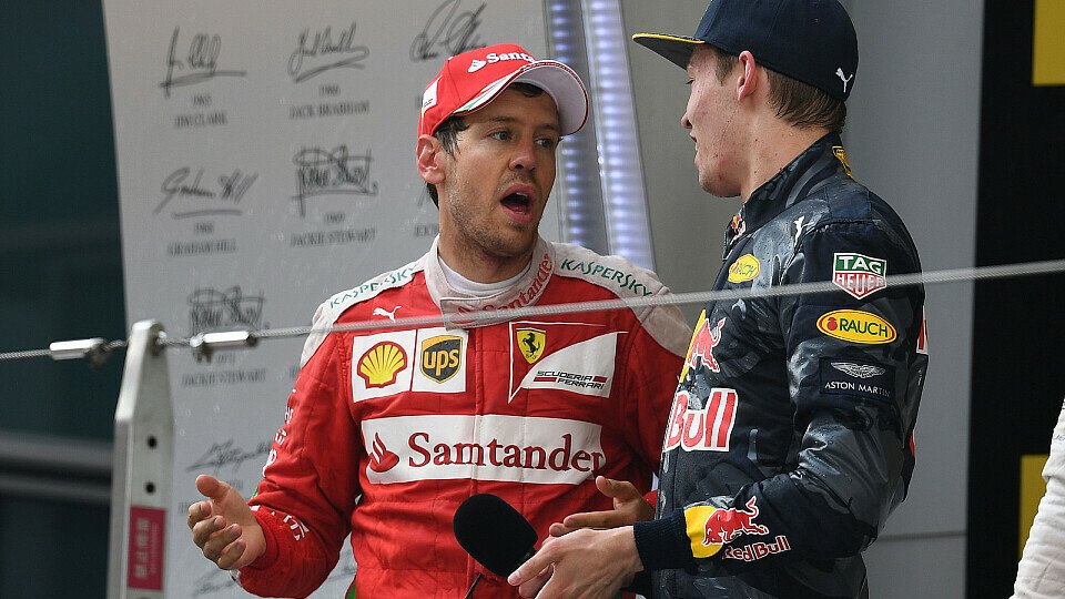 Sebastian Vettel ist nach dem China GP sichtlich unzufrieden mit der Fahrweis von Daniil Kvyat, Foto: Sutton