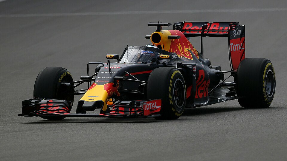 Daniel Ricciardo im Red Bull mit dem Aero Screen beim ersten Freien Training in Russland, Foto: Sutton