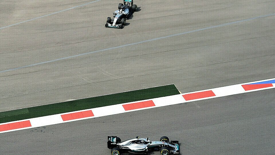 Wer findet in Barcelona den richtigen Weg: Hamilton oder Rosberg?, Foto: Sutton