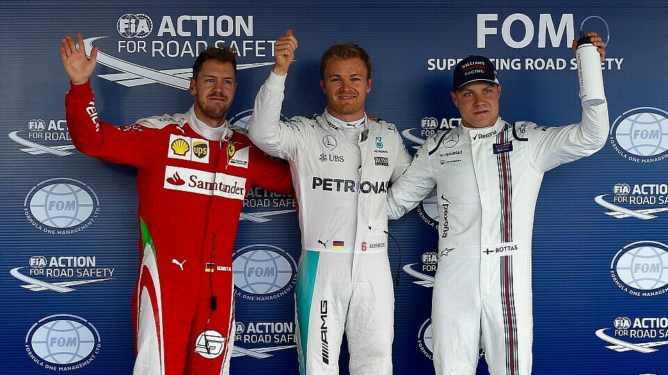 Das Bild entstand am Samstag, doch hätte auch vom Rennende sein können: Vettel holt schon mal aus, um Kvyat eine zu verpassen, Rosberg freut sich und Bottas braucht erstmal einen Schluck Wodka aus Räikkönens Trinkflasche