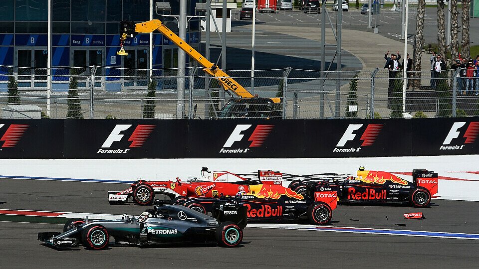 Die üblichen Verdächtigen: Vettel, Kvyat, Hamilton, Foto: Ferrari