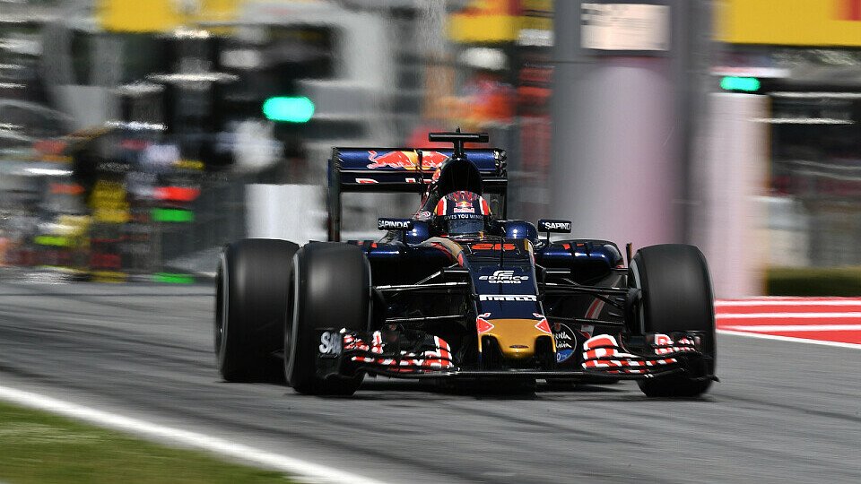 Ungewohntes Bild: Daniil Kvyat im Toro Rosso, Foto: Sutton